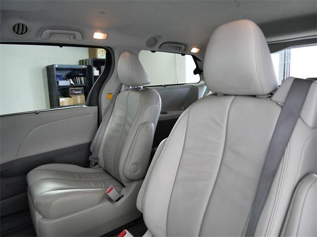 Photo of 2013 Silver Sky Metallic Toyota Sienna