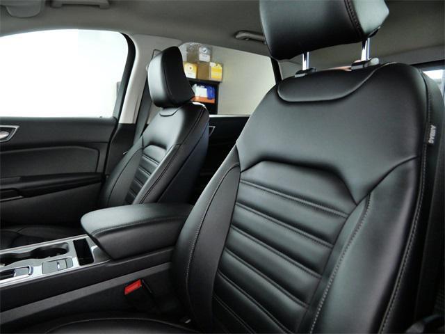 Photo of 2023 Red Metallic Ford Edge