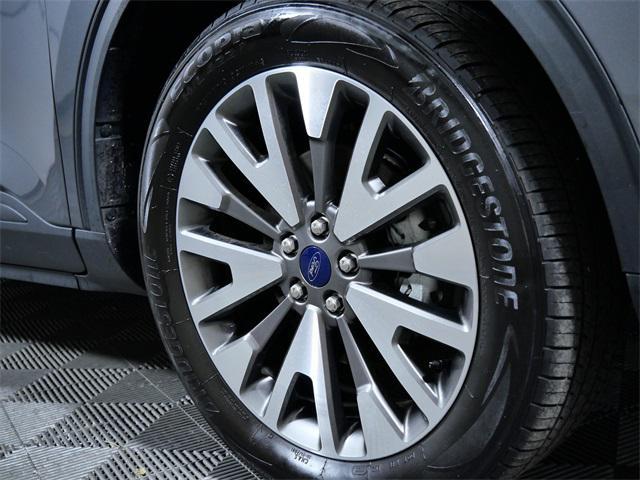 Photo of 2022 Carbonized Gray Metallic Ford Escape