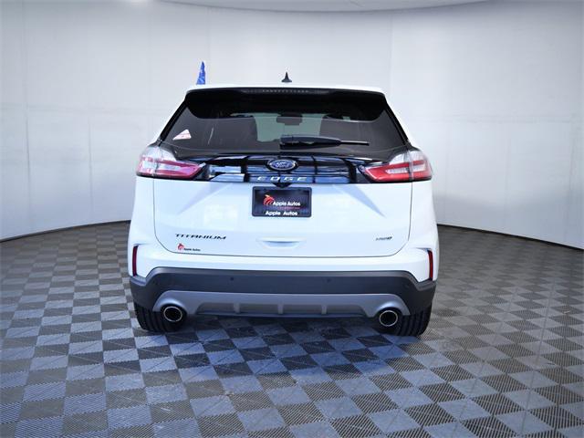 Photo of 2022 White Metallic Ford Edge