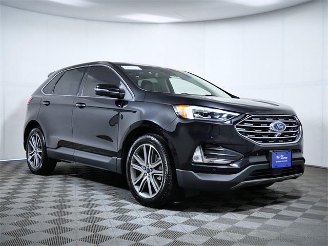 Photo of 2022 Agate Black Metallic Ford Edge