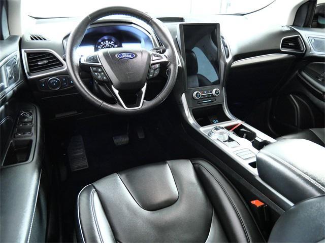 Photo of 2022 Agate Black Metallic Ford Edge
