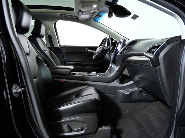 Photo of 2022 Agate Black Metallic Ford Edge