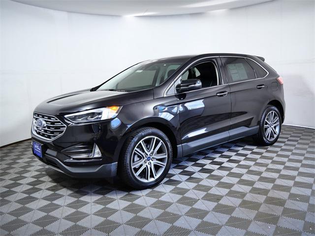 Photo of 2022 Agate Black Metallic Ford Edge