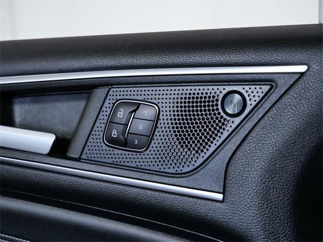 Photo of 2022 Agate Black Metallic Ford Edge