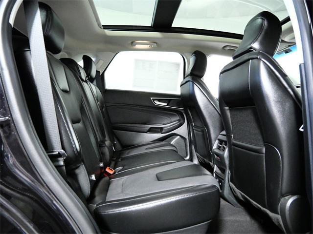 Photo of 2022 Agate Black Metallic Ford Edge