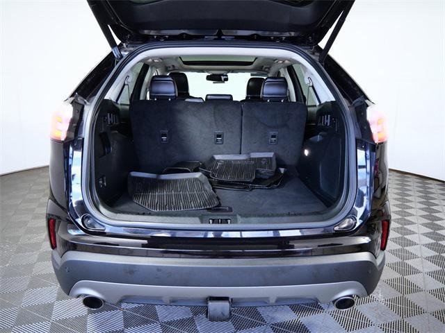 Photo of 2022 Agate Black Metallic Ford Edge
