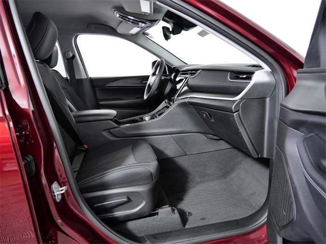 Photo of 2023 Velvet Red Pearlcoat Jeep Grand Cherokee