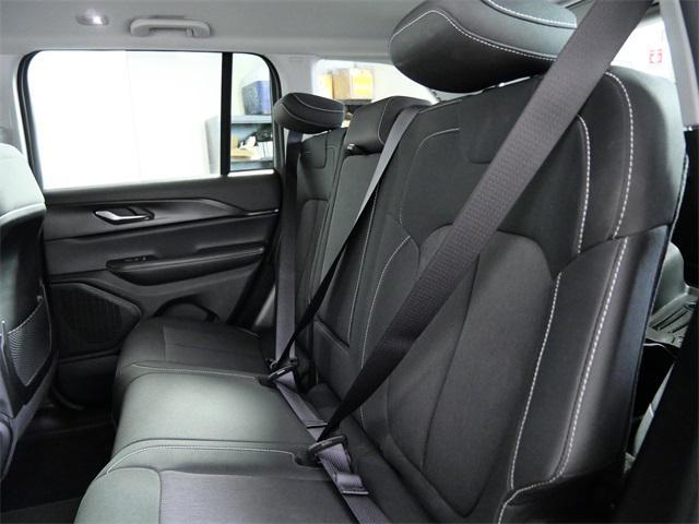 Photo of 2023 Velvet Red Pearlcoat Jeep Grand Cherokee