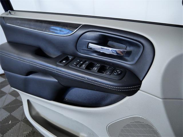 Photo of 2013 True Blue Pearlcoat Chrysler Town & Country