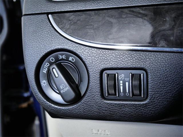 Photo of 2013 True Blue Pearlcoat Chrysler Town & Country