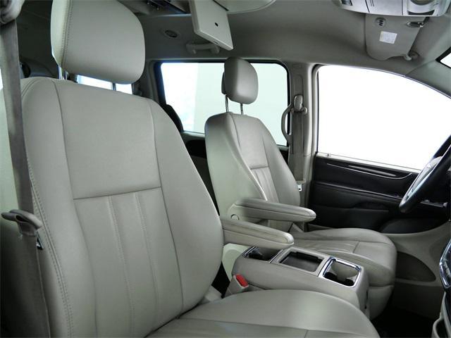 Photo of 2013 True Blue Pearlcoat Chrysler Town & Country