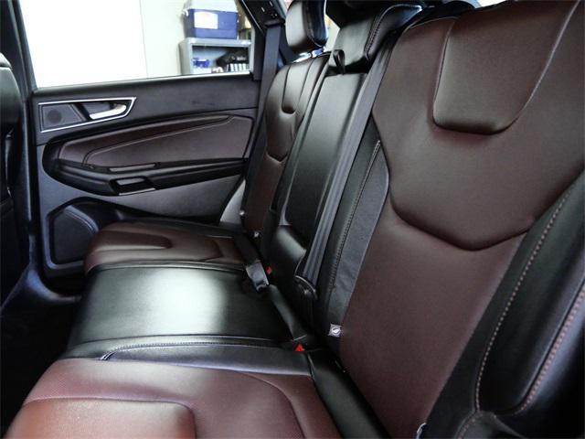 Photo of 2022 Black Metallic Ford Edge