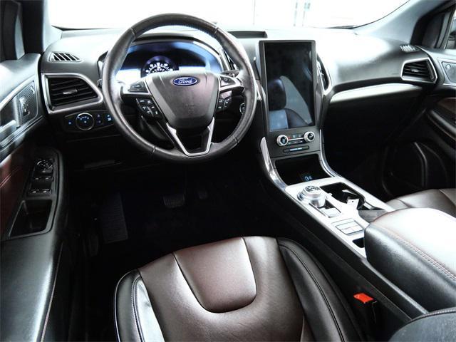 Photo of 2022 Black Metallic Ford Edge