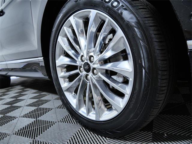 Photo of 2022 Black Metallic Ford Edge