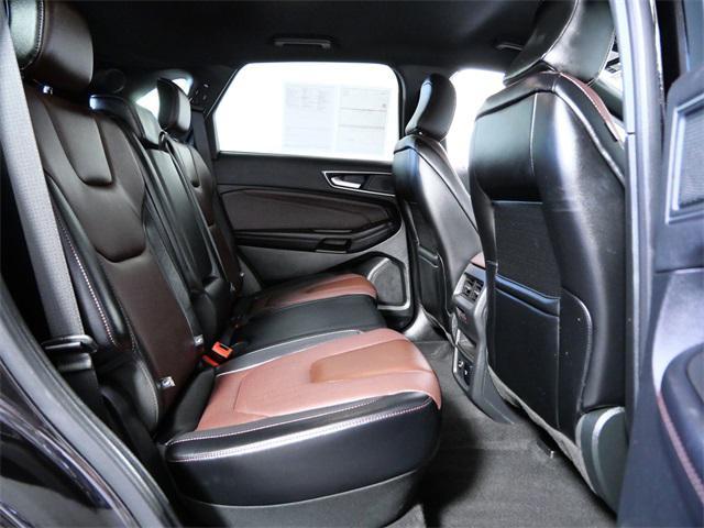 Photo of 2022 Black Metallic Ford Edge