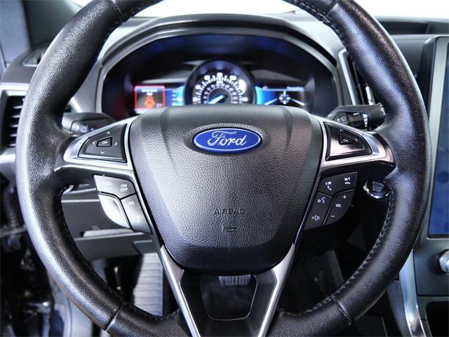 Photo of 2022 Black Metallic Ford Edge