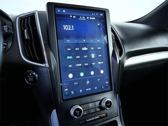 Photo of 2022 Black Metallic Ford Edge