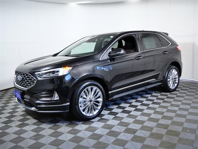 Photo of 2022 Black Metallic Ford Edge