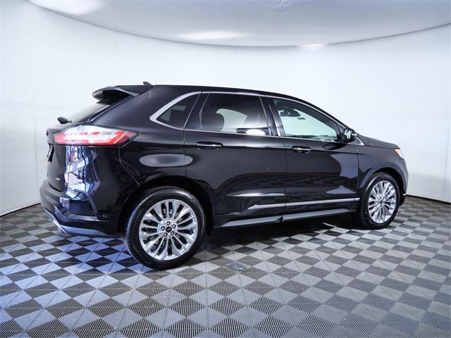 Photo of 2022 Black Metallic Ford Edge