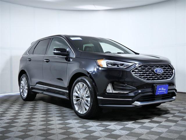 Photo of 2022 Black Metallic Ford Edge