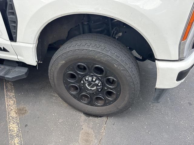 Photo of 2023 White Metallic Ford F-350
