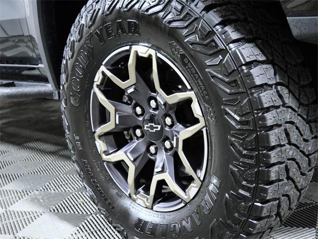 Photo of 2024 Black Chevrolet Colorado