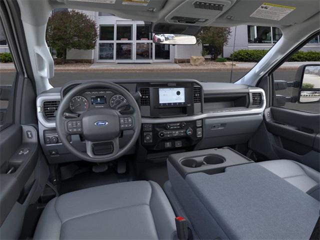 Photo of 2025 Oxford White Ford F-350
