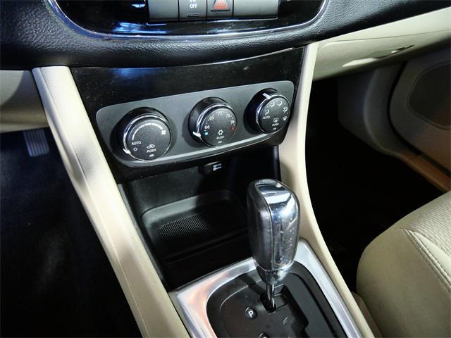 Photo of 2013 Black Clearcoat Chrysler 200