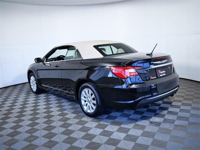 Photo of 2013 Black Clearcoat Chrysler 200