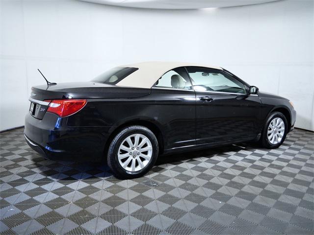 Photo of 2013 Black Clearcoat Chrysler 200