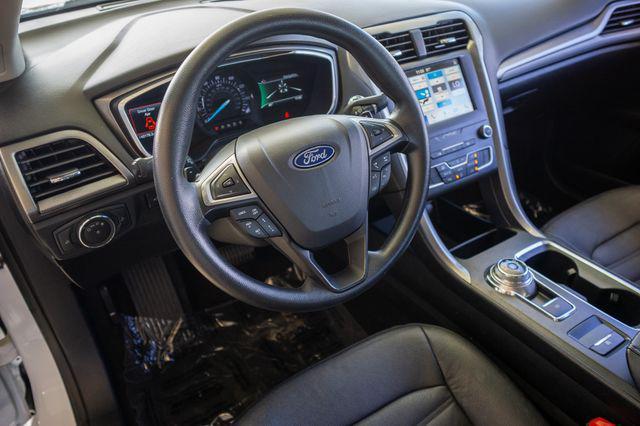 Photo of 2019 Oxford White Ford Fusion