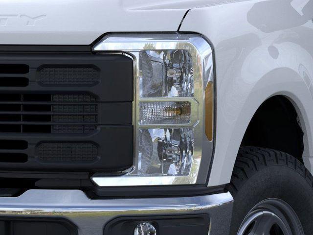Photo of 2025 Oxford White Ford F-350