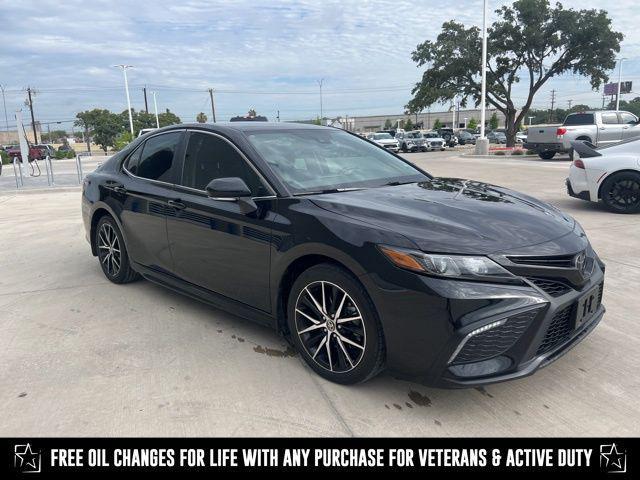Photo of 2023 Midnight Black Metallic Toyota Camry