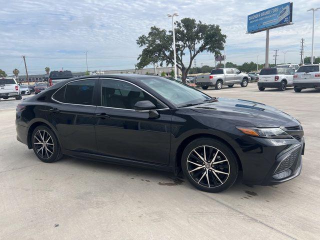 Photo of 2023 Midnight Black Metallic Toyota Camry