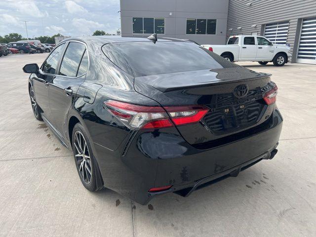 Photo of 2023 Midnight Black Metallic Toyota Camry