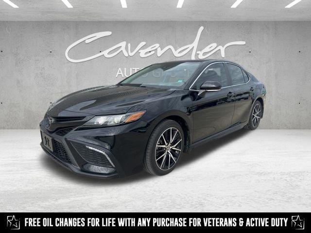 Photo of 2023 Midnight Black Metallic Toyota Camry
