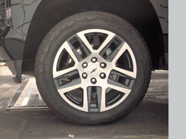 Photo of 2024 Black Chevrolet Colorado