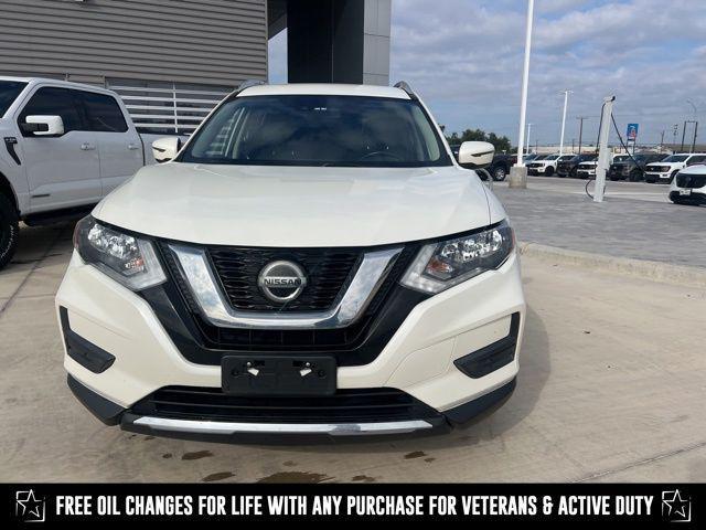Photo of 2020 Pearl White Tricoat Nissan Rogue