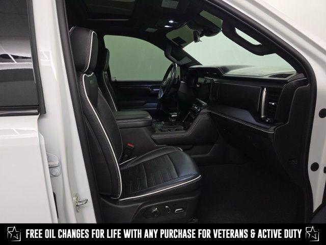 Photo of 2023 Summit White GMC Sierra 1500
