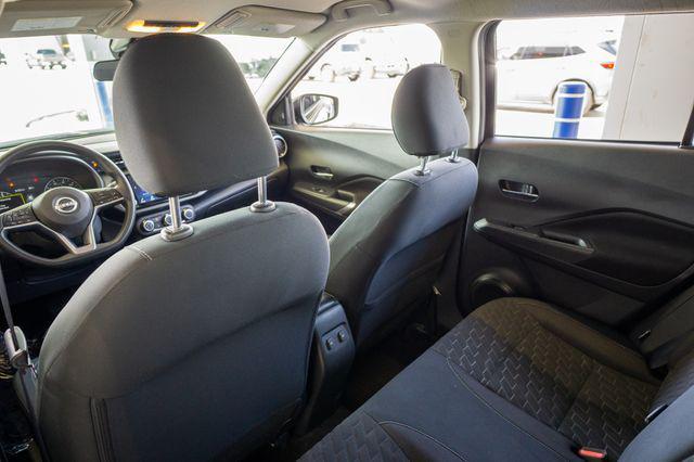 Photo of 2023 Super Black Nissan Kicks