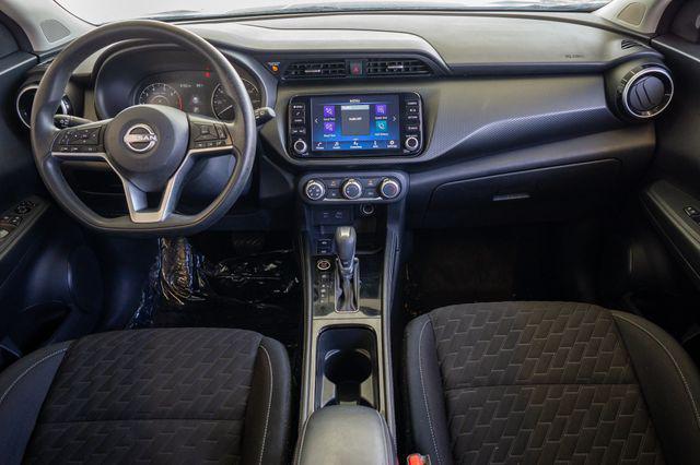 Photo of 2023 Super Black Nissan Kicks