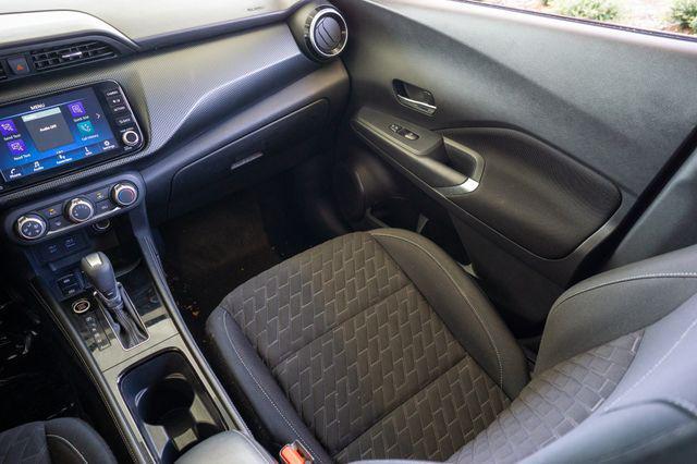 Photo of 2023 Super Black Nissan Kicks