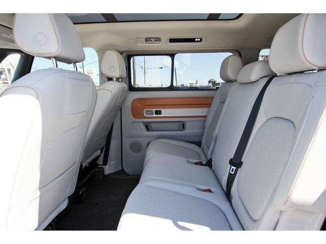 Photo of 2025 Mahi Green Metallic - Candy White Volkswagen ID. Buzz