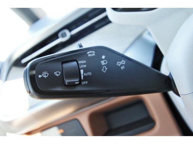 Photo of 2025 Mahi Green Metallic - Candy White Volkswagen ID. Buzz