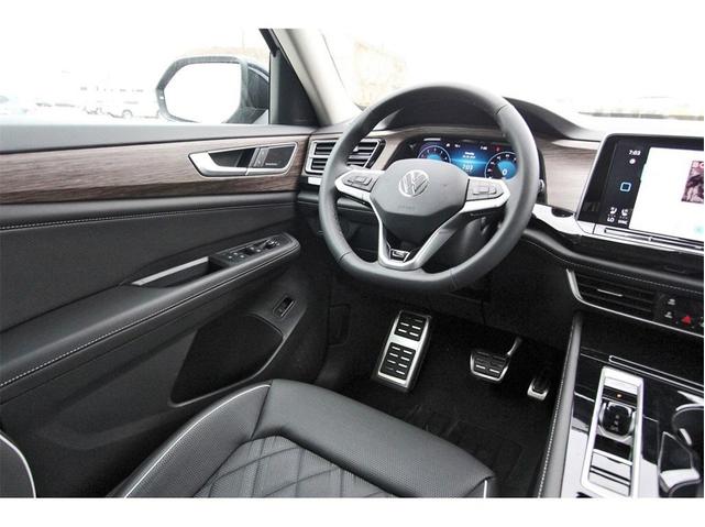 Photo of 2025 Deep Black Pearl Effect Volkswagen Atlas