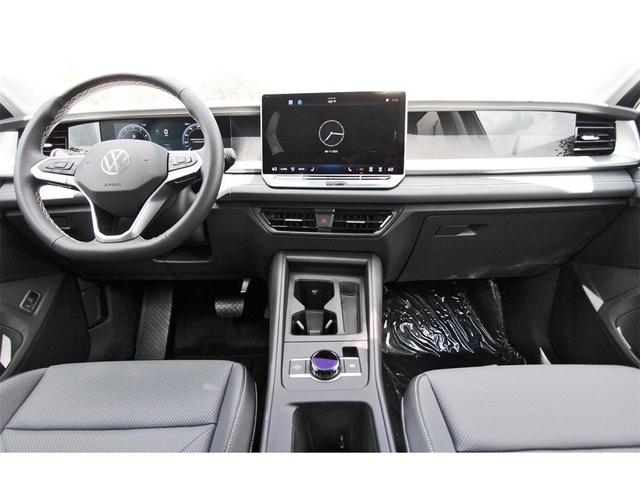 Photo of 2025 Platinum Gray Metallic Volkswagen Tiguan