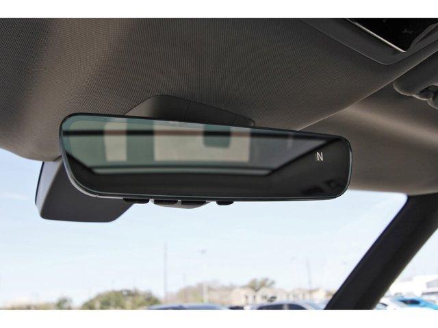 Photo of 2025 Mahi Green Metallic - Candy White Volkswagen ID. Buzz