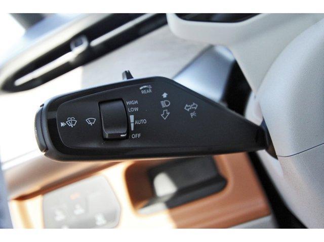 Photo of 2025 Mahi Green Metallic - Candy White Volkswagen ID. Buzz