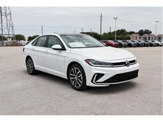 Photo of 2025 Opal White Pearl Effect Volkswagen Jetta